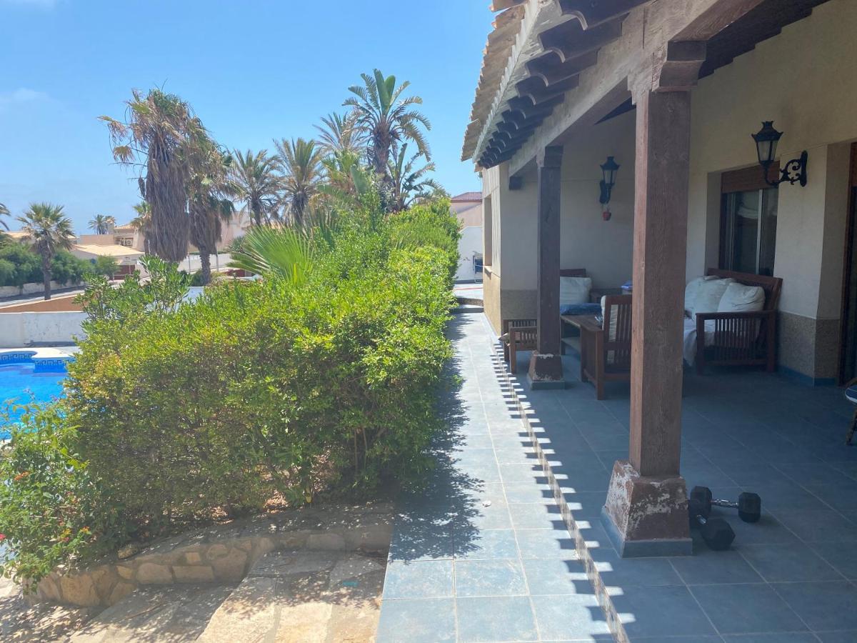 Chalet 5 dormitorios con piscina y jardín La Manga del Mar Menor Exterior foto